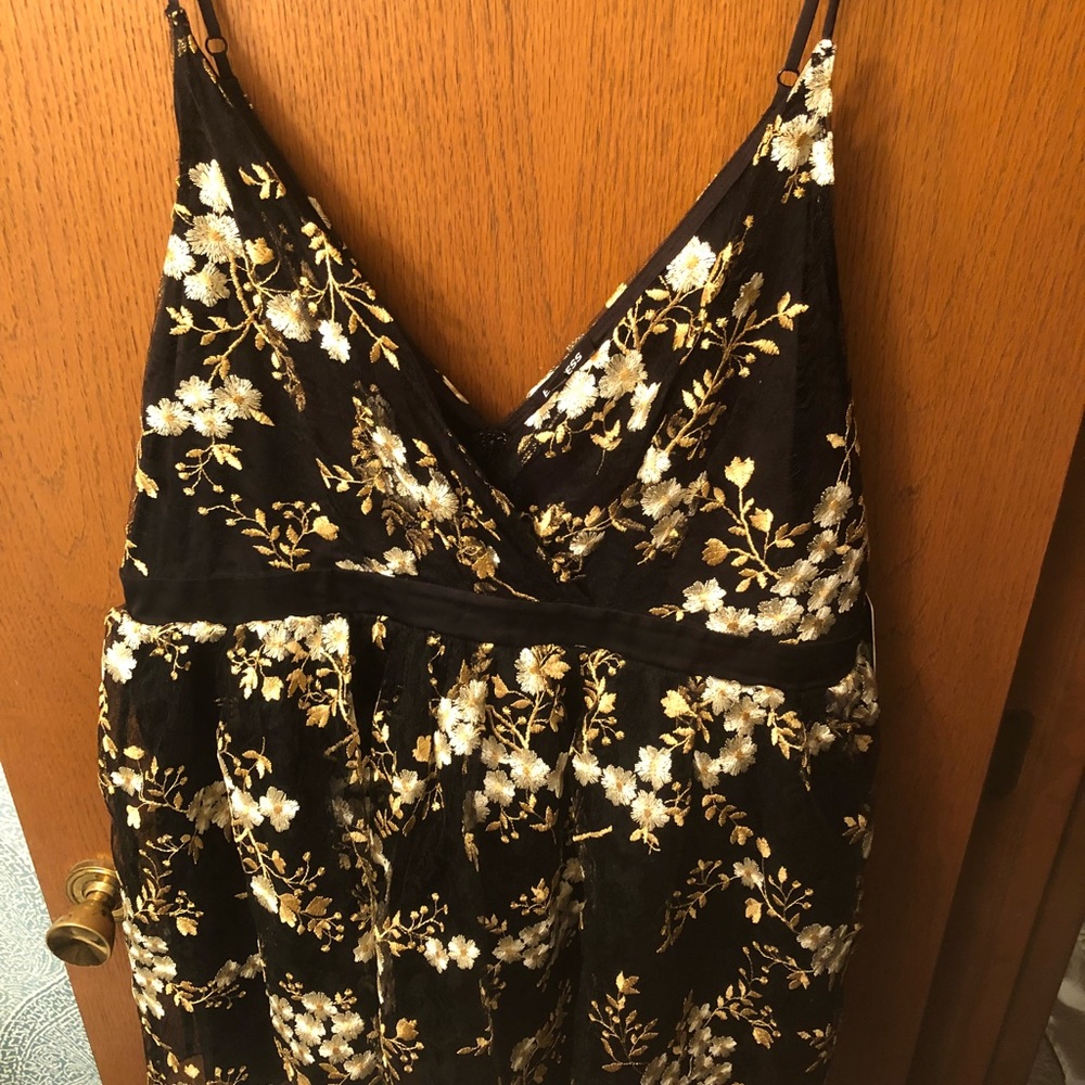 NWT Express embroidered mesh fit and flair - Picture 3 of 6